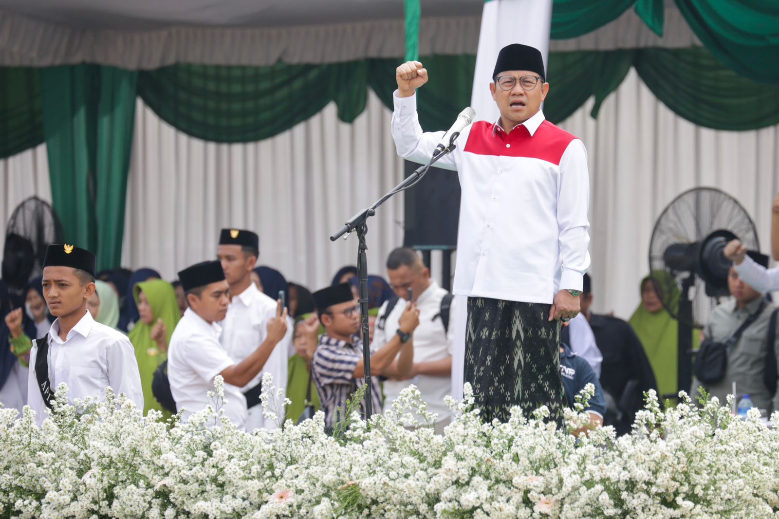 Gus Muhaimin Siap Mengutamakan Kemakmuran Guru Di Hadapan Ribuan Santri