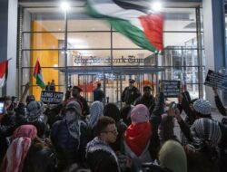 Protest Massa untuk Palestina di Gedung Departemen Luar Negeri AS & New York Times