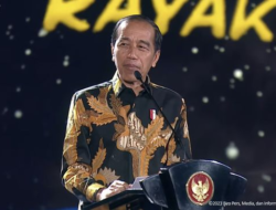 Jokowi memberikan pesan saat menghadiri Puncak Hari Guru Nasional