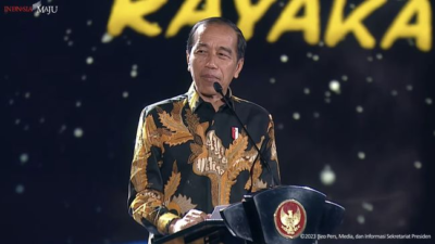 Jokowi memberikan pesan saat menghadiri Puncak Hari Guru Nasional