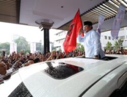 Parade Musik dan Tarian Meriah Sambut Kedatangan Prabowo di Bandung