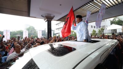 Parade Musik dan Tarian Meriah Sambut Kedatangan Prabowo di Bandung