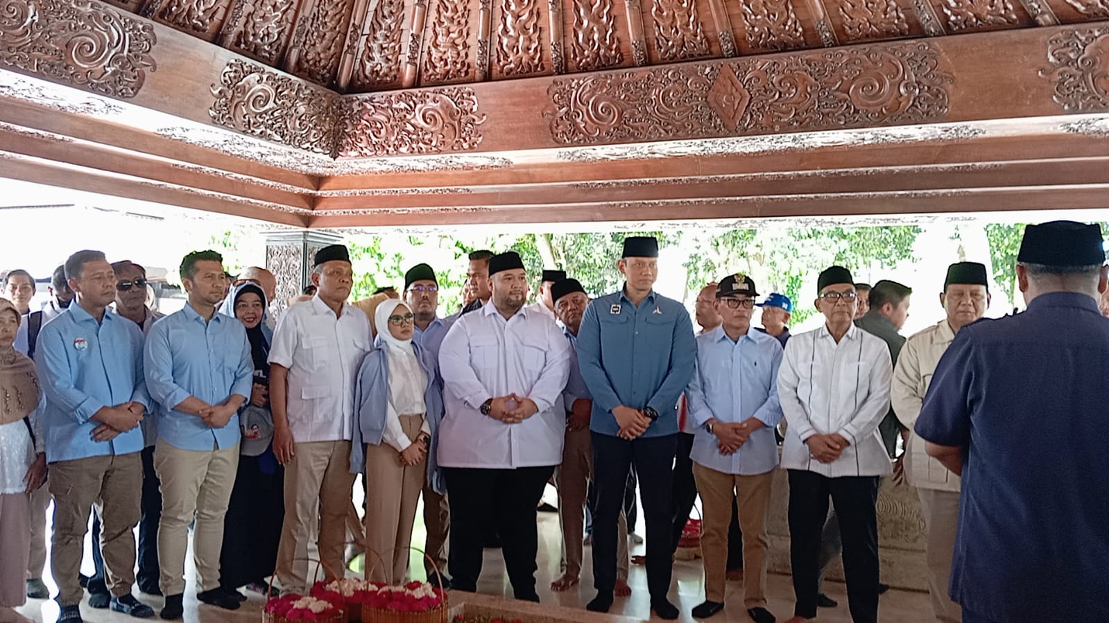 Cucu Bung Karno, Mahardika Soekarno, Bersama Prabowo saat Nyekar di Makam Bung Karno