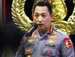 Prajurit TNI dan Anggota Polri Satgas Operasi Damai Cartenz 2023 Diberi Penghargaan Pin Emas oleh Kapolri