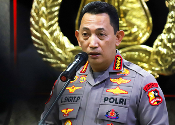 Prajurit TNI dan Anggota Polri Satgas Operasi Damai Cartenz 2023 Diberi Penghargaan Pin Emas oleh Kapolri