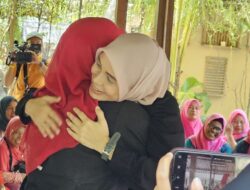 Ibu Calon Ibu Negara Mendengarkan Curhat Ibu Hamil di Bantul: Berlutut, Berpelukan dan Melemparkan Senyum