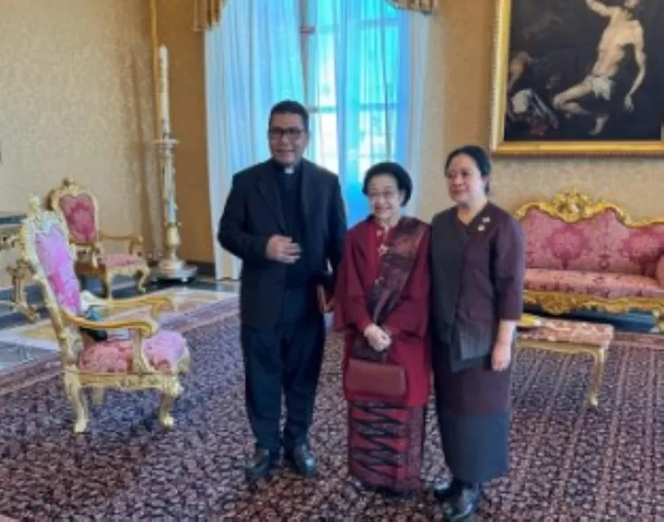 Paus Fransiskus Menerima Kunjungan Ibu Megawati Soekarnoputri dan Rombongan, Didampingi oleh Padre Marco SVD sebagai Penerjemah