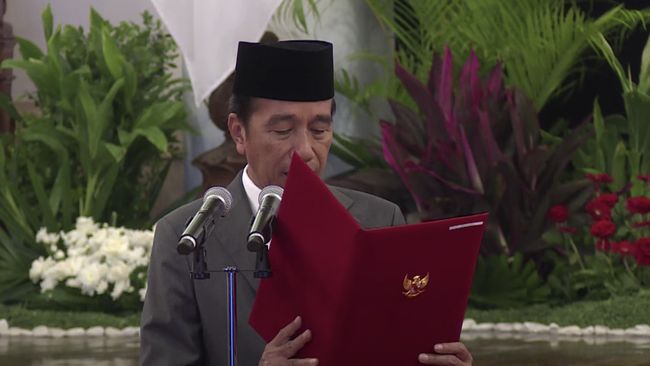 Presiden Jokowi Memilih Ridwan Mansyur sebagai Hakim MK yang Baru