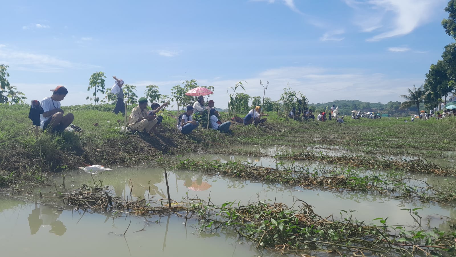 Caleg DPR RI Dapil Jabar X Rokhmat Ardiyan Menarik Perhatian dengan Suara Uniknya Melalui Acara Mancing Mania di Pangandaran