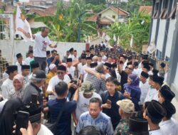 Ratusan Warga Sambut Pulang Kampung Iwan Bule