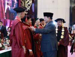 Prabowo Subianto Hadiri Wisuda UKRI: Kepada Anak-anak Muda, Jadilah Pemimpin yang Cinta Rakyat