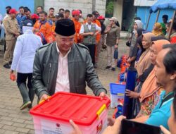 Wisnu Wijaya Meninjau Lokasi Bencana dan Menyerahkan Bantuan Logistik kepada Korban Banjir di Semarang