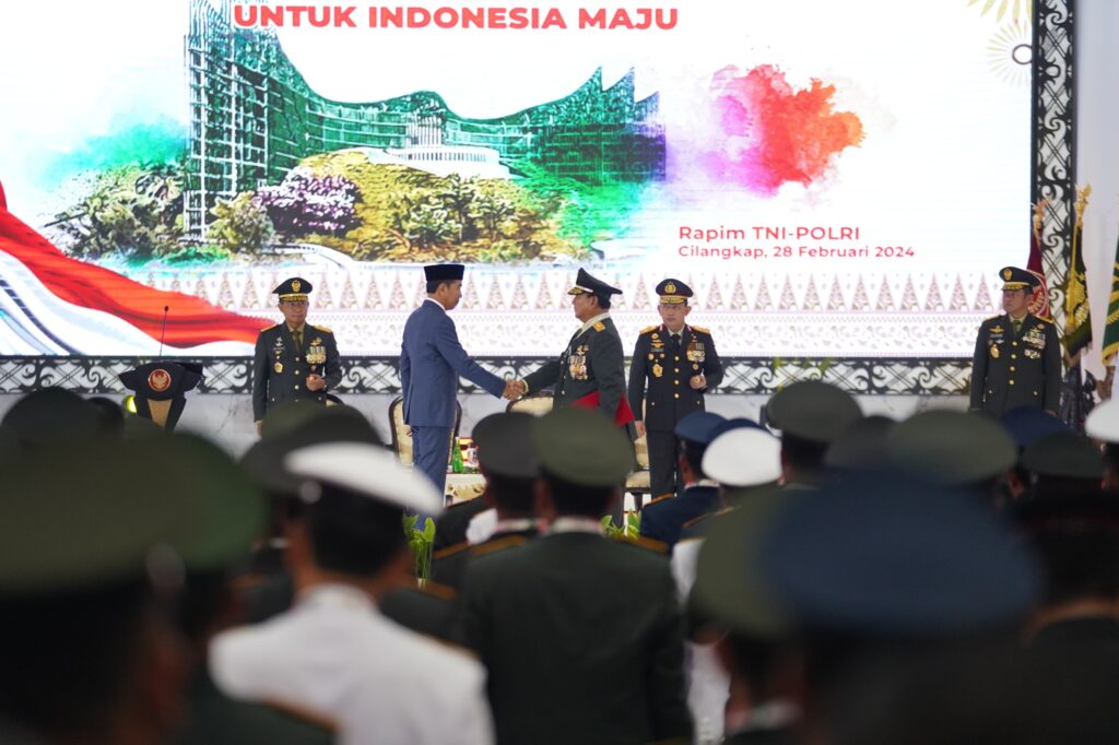 Prabowo Terima Penganugerahan Jenderal Bintang 4 dari Presiden Jokowi