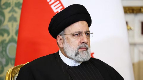 Presiden Iran Raisi Meninggal Terbakar di Tengah Puing-puing Helikopter