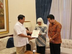 Prabowo Subianto Delivers Recommendation Letter for East Java Governor Candidate