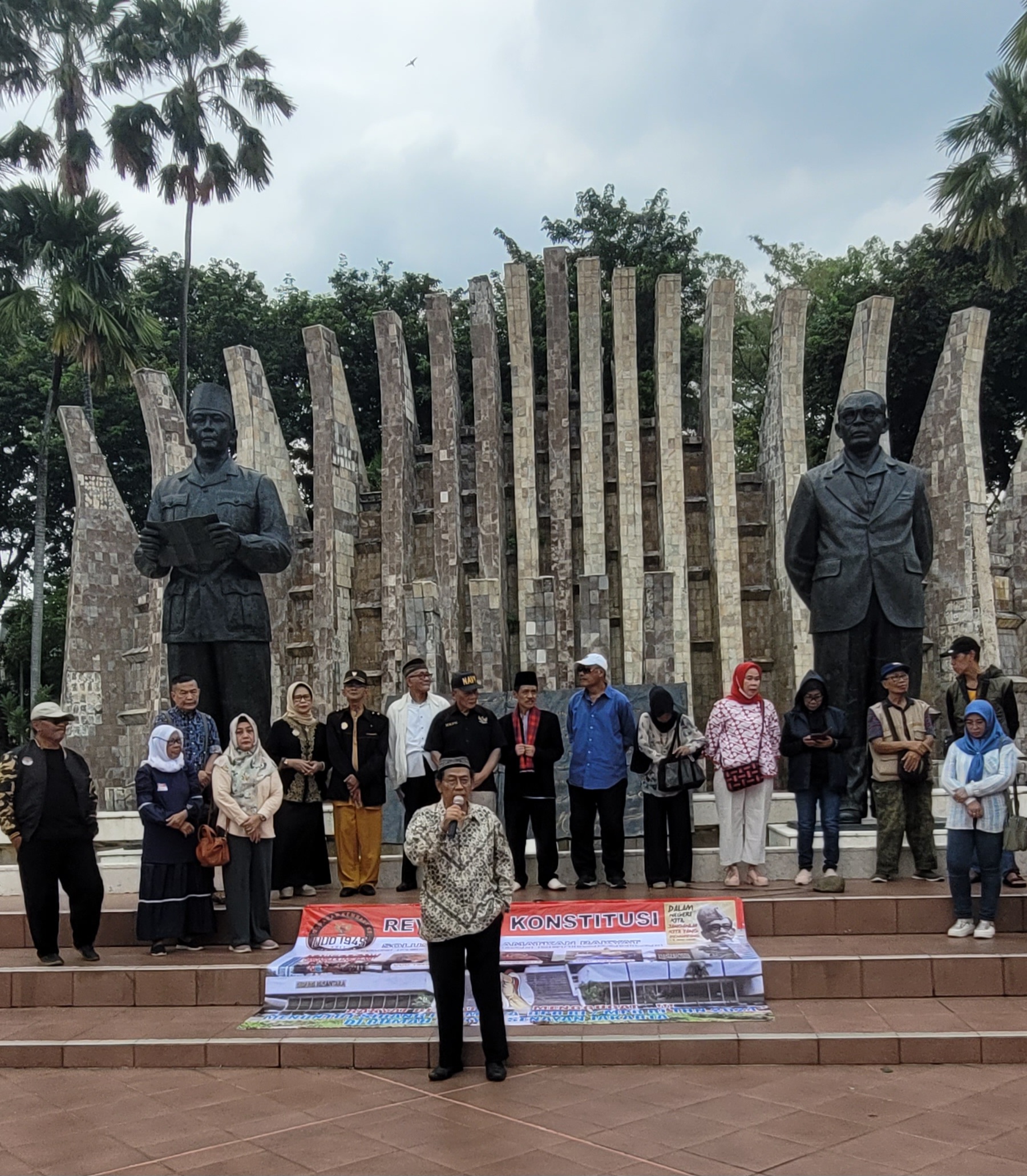 Revolusi Konstitusi oleh Sri Bintang Pamungkas: Dampak Kekacauan Setelah UU Amandemen 2002