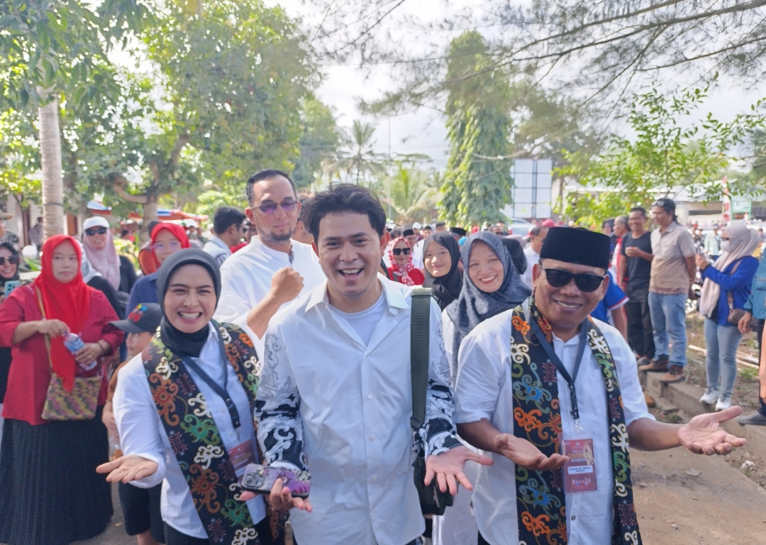 Cakra Khan Menemani Pasangan Citra-Ino dalam Kunjungan ke KPU Pangandaran