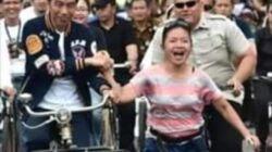 Gelar Konser Amal dan Lelang Sepada Onthel untuk Mendukung Sultan HB II Sebagai Pahlawan Nasional, Kolaborasi Band Goliath dan Tri Suaka dalam Acara yang Dihadiri oleh Presiden Jokowi