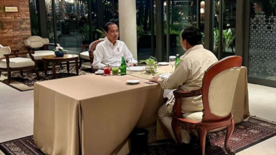 Prabowo Melantik Tanpa Kedatangan Jokowi, Sang Presiden Ingin Kembali ke Solo untuk Beristirahat