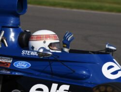 Tanda Tangan Helm Michael Schumacher Dilelang oleh Jackie Stewart