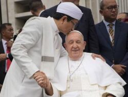 Momen Hangat Kunjungan Paus Fransiskus ke Indonesia