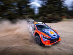 Rally Finland: Rovanpera Stop di Balapan Ogier