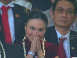 Hadiri HUT ke-80 RI di Istana Bersama Wulan Guritno dan Bambang Trihatmodjo