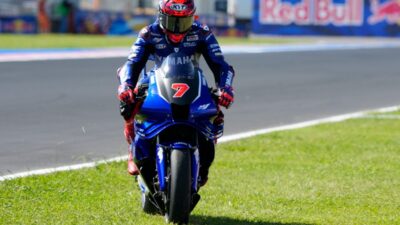 Review Positif Debut Yamaha V4 oleh Fernandez